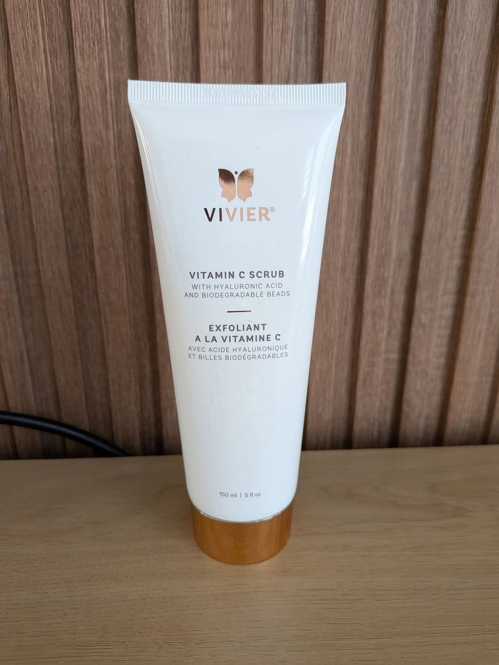 ViVI Vitamin C Scrub in White and Gold - Exfoliating Facial Cleanser